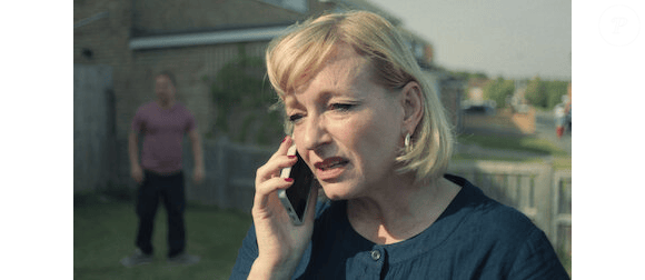 Manda Miller (Christina Tremarco), interpreta a mãe de Miller e luta para lidar com as consequências da acusação e com as dúvidas que pairam sobre a inocência do filho.
