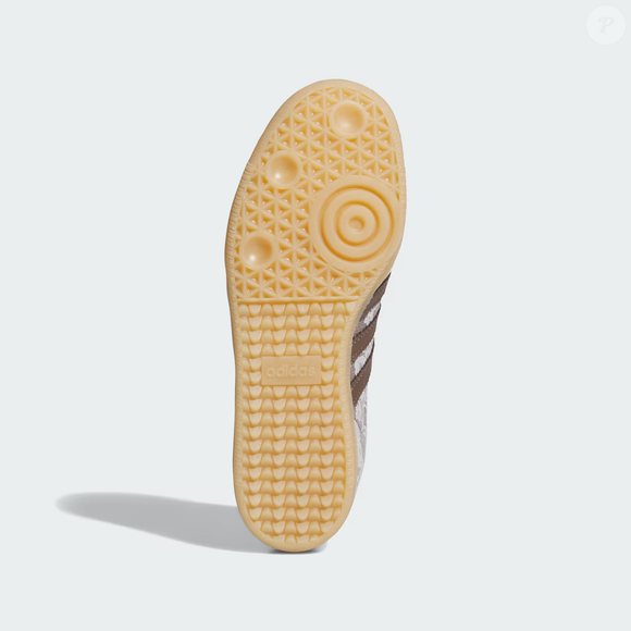 O conforto do Adidas Samba OG foi um dos fatores que fizeram o modelo conquistar até uma gestante. A proposta é oferecer praticidade para o dia a dia sem abrir mão da sofisticação