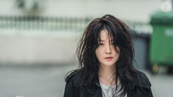 'Inspector Koo': uma ex-policial é investiga uma série de assassinatos disfarçados de acidentes e se depara com uma serial killer