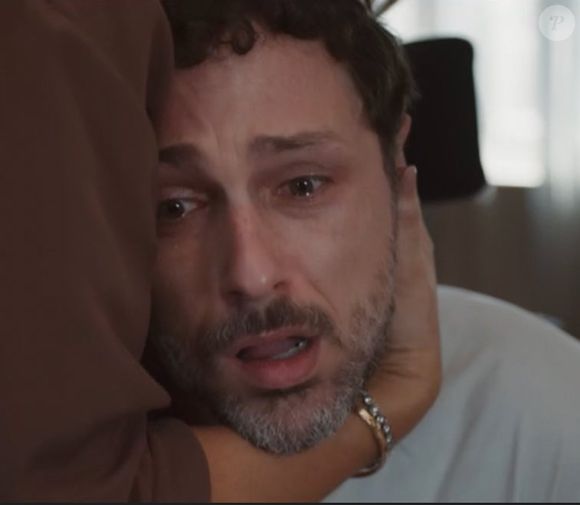 Os membros da família Roitman (Débora Bloch) dão suas versões do ocorrido no dia da 'morte' de Leonardo (Guilherme Magon), na novela 'Vale Tudo', capítulo de 2 de outubro de 2025