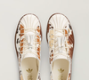Quando o mocassim encontra o sneaker: aparência clássica por fora, performance esportiva por dentro — a colaboração que redefine o conceito de tênis premium da Adidas
