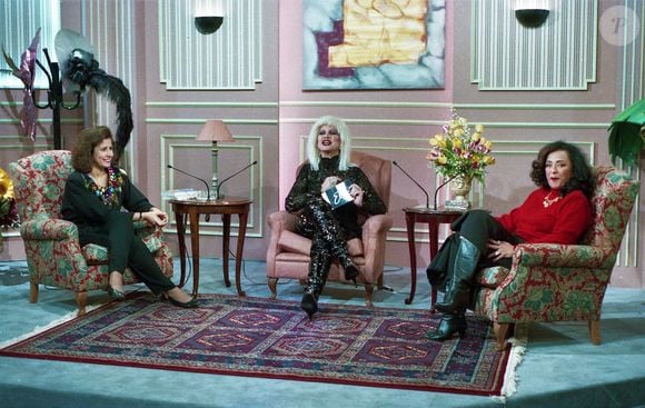 Elke Maravilha morreu em 16 de agosto de 2016, aos 71 anos, após quase 2 meses de internação - foto revela atriz no seu programa de entrevistas no SBT