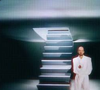 A série documental Raël: O Profeta Alienígena, da Netflix, investiga o movimento raeliano e a trajetória de seu fundador, Claude Vorilhon, que afirma ter tido contato com extraterrestres