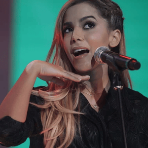 Cantora reflete sobre sua trajetória e os desafios do sucesso.