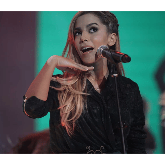 Cantora reflete sobre sua trajetória e os desafios do sucesso.