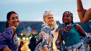 Chega de sufoco! 3 itens que vão te salvar em festivais de música