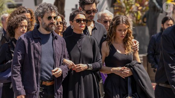 Odete Roitman será enterrada com o caixão fechado. Desse modo, ninguém verá o corpo da milionária. Será que a vila copiou a estratégia utilizada para disfarçar a falsa morte de Leonardo (Guilherme Magon)?