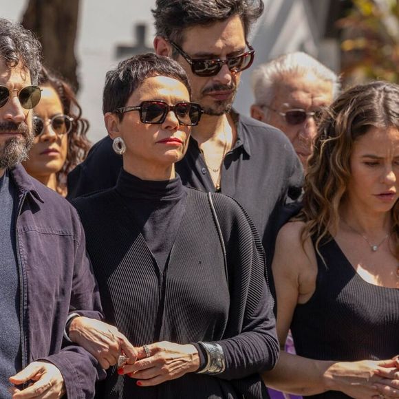Odete Roitman será enterrada com o caixão fechado. Desse modo, ninguém verá o corpo da milionária. Será que a vila copiou a estratégia utilizada para disfarçar a falsa morte de Leonardo (Guilherme Magon)?