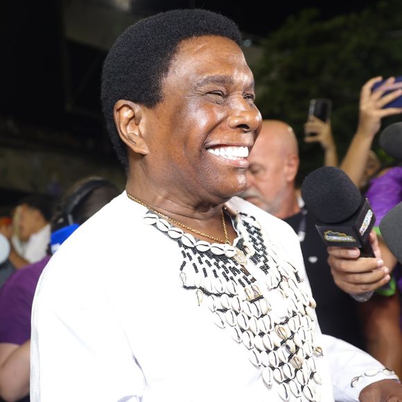 Neguinho da Beija-Flor deixou o cargo de intérprete depois de 50 anos. 2026 marca o primeiro desfile sem o lendário cantor