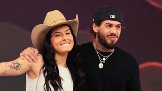 'Namorem pessoas...': solteiro, Zé Felipe manda recado afiado durante show e web aponta indireta para Ana Castela. 'Conselho de mendiga'