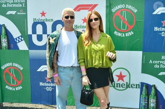 Bruno Gagliasso e Giovanna Ewbank dispensaram camarote e assistiram ao show do Stray Kids de pertinho