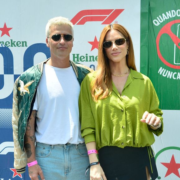 Bruno Gagliasso e Giovanna Ewbank dispensaram camarote e assistiram ao show do Stray Kids de pertinho