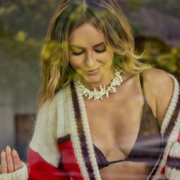 Fotos de Paolla Oliveira de biquíni renderam comentários bem-humorados sobre a beleza da atriz