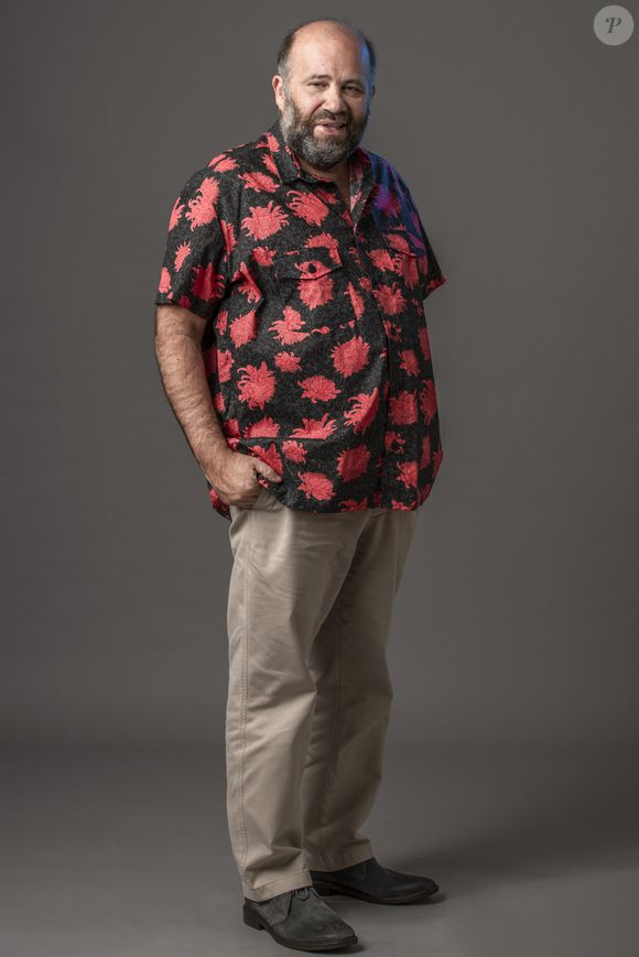 Célio (Otavio Müller) se interessa por Arminda (Grazi Massafera) pelo dinheiro dela, no capítulo da novela 'Três Graças' de 30 de outubro de 2025, quinta-feira