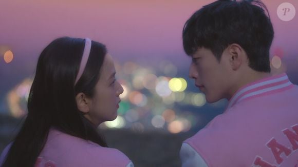 'Um Namorado por Assinatura' na Netflix mescla realidade virtual, drama e romance