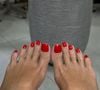Vermelho é a cor mais clássica e também a que cria pedicures ultraelegantes