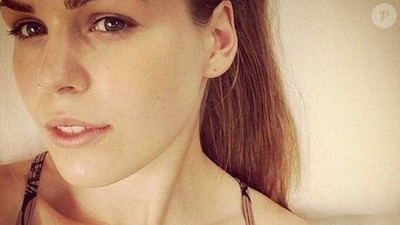 "The Woman Who Fooled the World", dos jornalistas Beau Donelly e Nick Toscano, que mergulha fundo no escândalo, mostrando como Belle usou o dinheiro para bancar uma vida de luxo enquanto enganava seguidores e empresas.