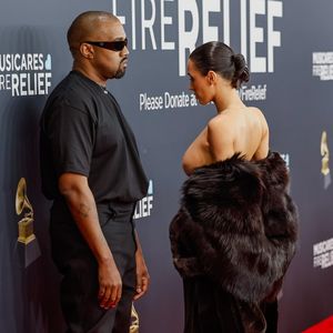 Polêmica com Kanye West e Bianca Censori: rapper admite que rastreou Bianca Censori e percebeu separação.