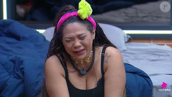 Darlin Ferrattry precisa ser amparada após saída de Jônatas Faro: A participante caiu no choro ao saber que o ator havia desistido do reality show da Record TV