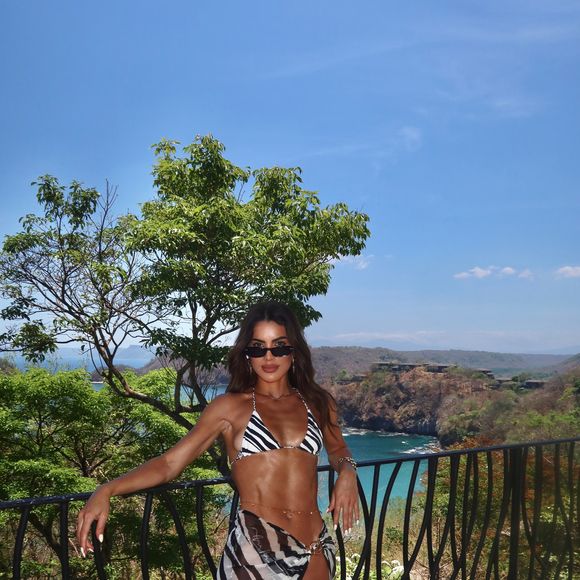 Durante a estadia no Nekajui, Camila Coelho participou de experiências exclusivas como sound bath, jantar privativo, almoço à beira-mar e coquetéis ao pôr do sol no resort de luxo da Ritz-Carlton Reserve