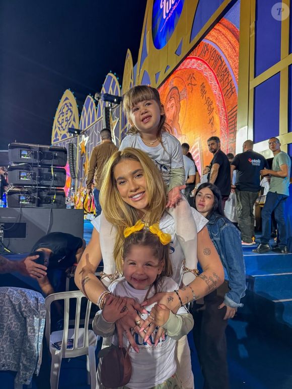 Virginia Fonseca foi com as filhas, Maria Alice e Maria Flor, ao 'Totus Tuus', que celebra a fé em Maria