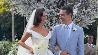 Casamento de Isis Valverde e Marcus Buaiz: Sophie Charlotte, Thaila Ayala, Renato Góes e mais famosos celebram união. Veja looks e fotos!