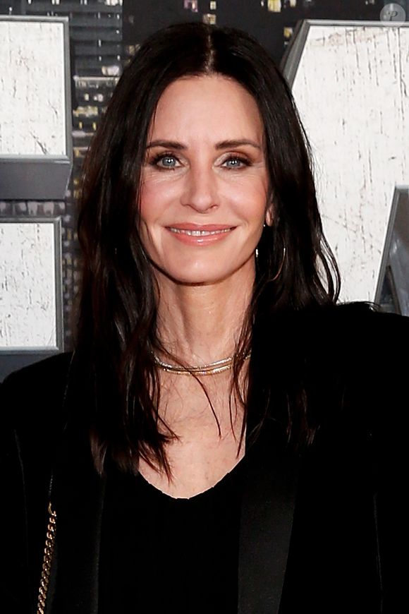 Courteney Cox gosta de praticar exercícios físicos com levantamento de peso, além de ser apaixonada por tênis e boxe