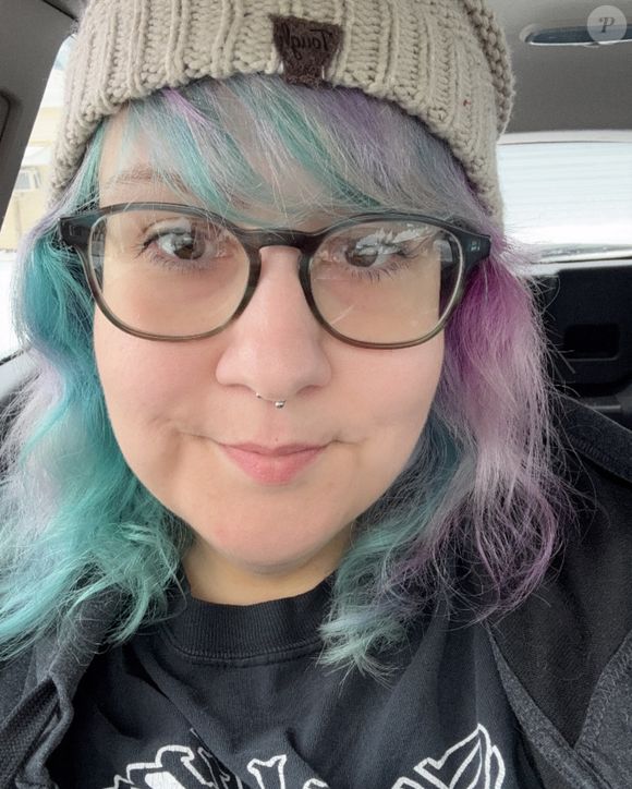 Nos últimos anos, Lacey foi a shows, se divertiu e saiu muito com os amigos