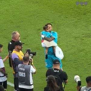 Juntos, Neymar e Mavie roubaram a cena antes do jogo
