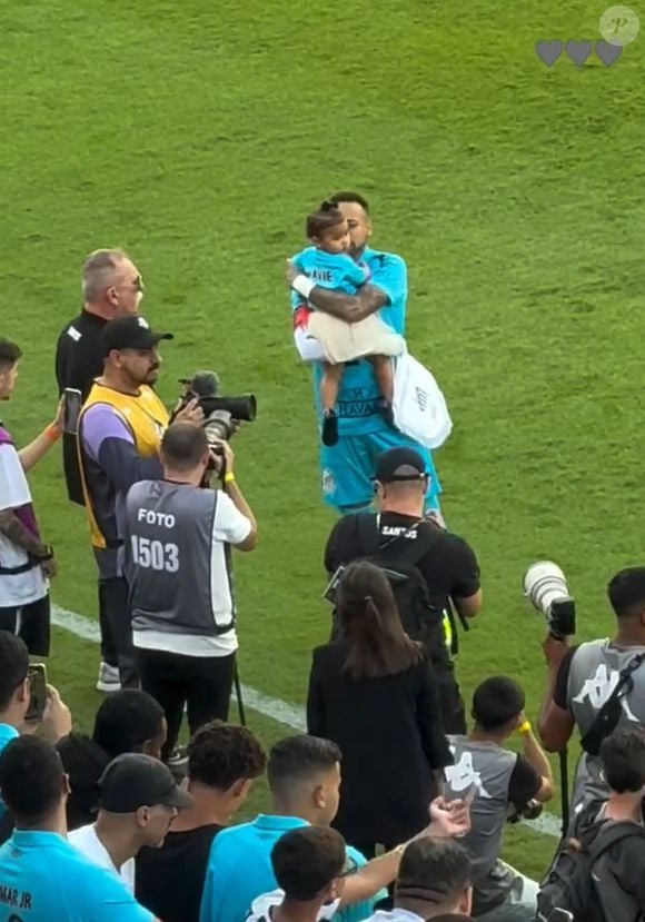 Juntos, Neymar e Mavie roubaram a cena antes do jogo