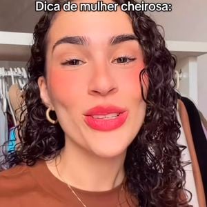 Lívian Aragão compartilhou no TikTok uma dica de perfumaria para quem procura uma fragrância versátil e marcante. A influenciadora classificou o perfume como um verdadeiro 'coringa" para diferentes momentos e afirmou que ele faz parte do "gabarito das cheirosas'