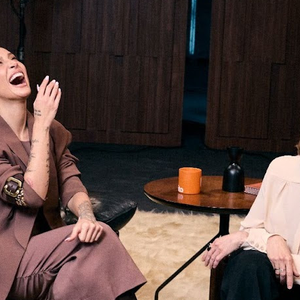 Fernanda Torres disse acreditar que 'O Agente Secreto' ficará com a vaga destinada ao Brasil no pré-Oscar 2026 - na foto, atriz conversa com Bianca Rosa em programa de TV