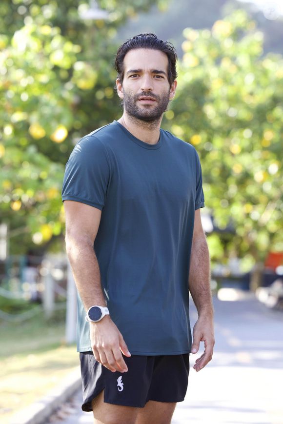 Em entrevista recente, o ator Humberto Carrão - Afonso de 'Vale Tudo' -, contou que acorda cedo para treinar.