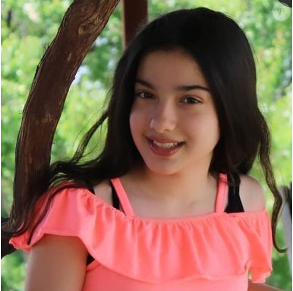 Nisan de 'Força de Mulher', Kübra Süzgün nasceu em Istambul, na Turquia