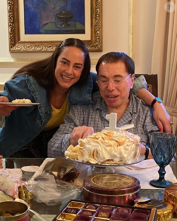 Apresentadora analisa queda da TV aberta e critica excesso de censura a temas sensíveis