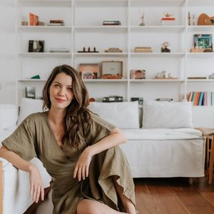 Enquanto o público tenta descobrir se Francesca está viva ou morta em 'Quem Ama Cuida', um detalhe da vida real chamou atenção: o apartamento de Nathalia Dill. A atriz vive em um espaço minimalista, com decoração clean, móveis claros e um ambiente que transmite conforto e elegância