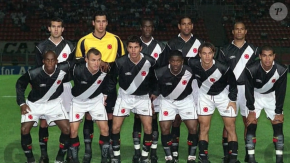O ex-atacante Régis Pitbull teve passagem pelo futebol internacional antes de retornar ao Brasil e defender diferentes clubes ao longo da carreira