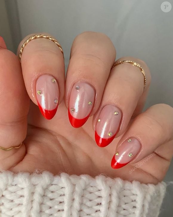 Francesinha em vermelho surge como tendência elegante para as unhas de janeiro de 2026