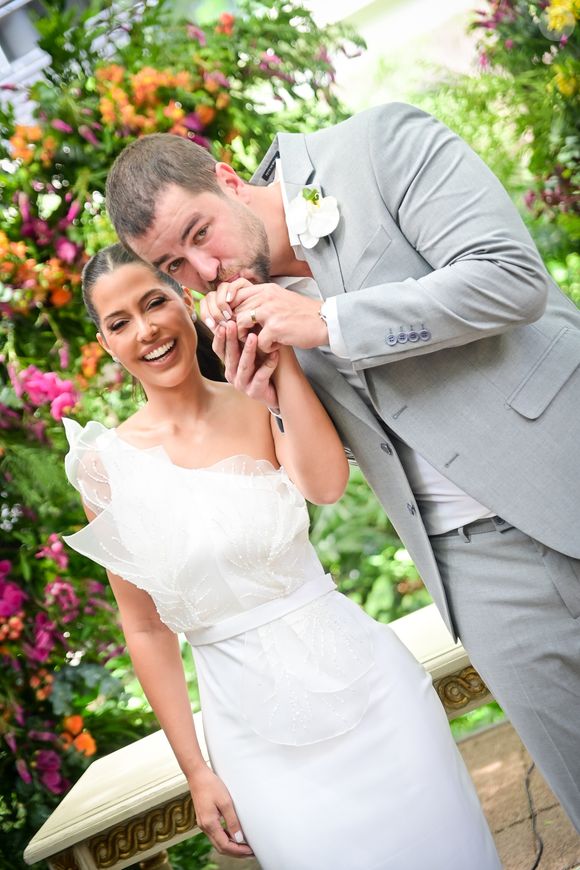 Casamento dos ex-BBB Laís Caldas e Gustavo Marsengo: médica e advogado engataram o namoro durante o reality da Globo