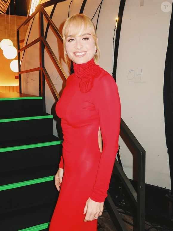 De franja, Angélica ganhou elogio de Nicole Bahls: ‘Carinha de 20 anos. Linda!’