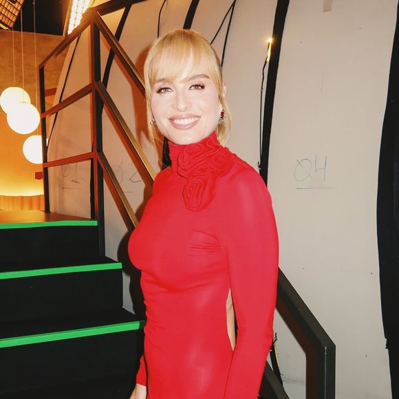 De franja, Angélica ganhou elogio de Nicole Bahls: ‘Carinha de 20 anos. Linda!’