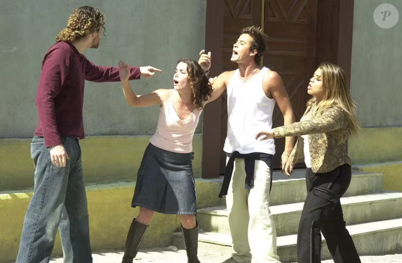 Preta Gil fazia uma personagem que gosta de organizar rachas. Em um dos capítulos, ela provoca um grave acidente de carro