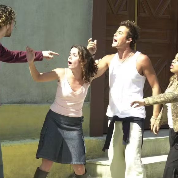 Preta Gil fazia uma personagem que gosta de organizar rachas. Em um dos capítulos, ela provoca um grave acidente de carro