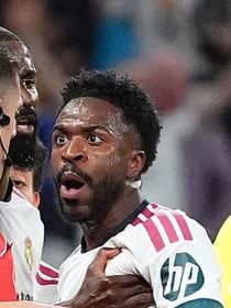 'Vini Jr. chega ao fundo do poço': após 3ª separação de Virginia e expulsão por puxar cabelo de adversário, jogador do Real Madrid ganha crítica áspera de jornal esportivo da Espanha. 'O problema não é mais...'