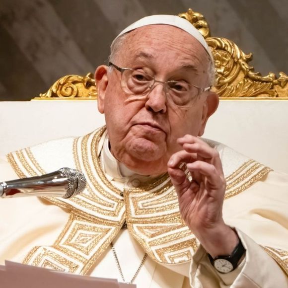 Durante uma homilia, o papa criticou o hábito de "cuidar da vida alheia" e preferiu o foco na escuta a Jesus