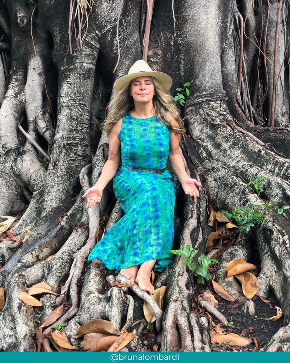 Bruna Lombardi: "Além disso, escolha uma alimentação leve, rica em frutas e verduras, muita fibra e água. E opte por produtos naturais no lugar dos industrializados"