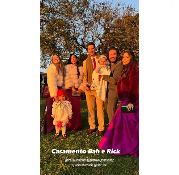 Além dos casais, os ex-BBB's Vyni e Larissa Tomásia, ambos da 22ª edição do reality show, estiveram no casamento