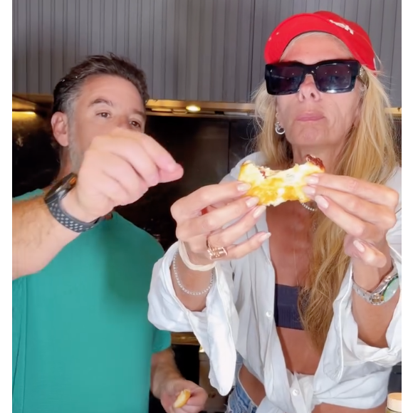 "Fica crocante por fora, macia por dentro e impossível comer uma só", garantiu Adriane Galisteu ao compartilhar a receita