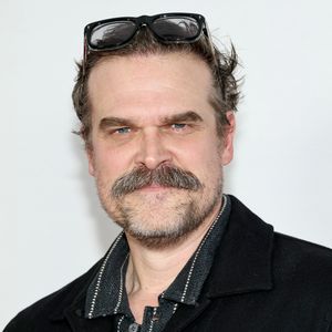 David Harbour foi denunciado por intimidação e as acusações não envolvem conduta sexual imprópria