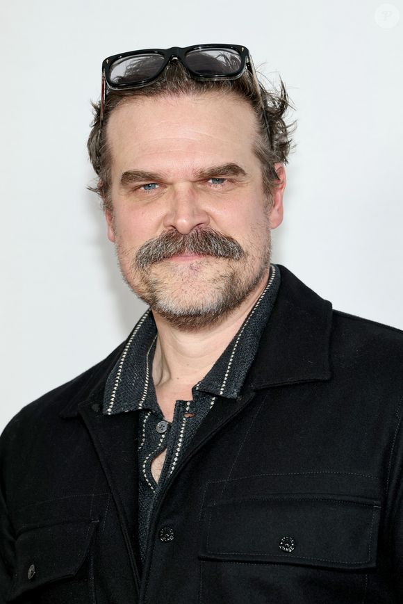 David Harbour foi denunciado por intimidação e as acusações não envolvem conduta sexual imprópria